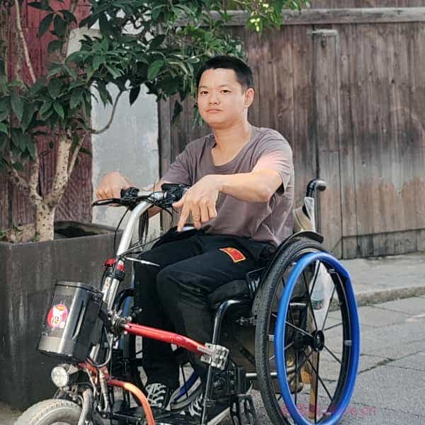 33岁岁湖北单身帅哥 - 凉山吉缘网